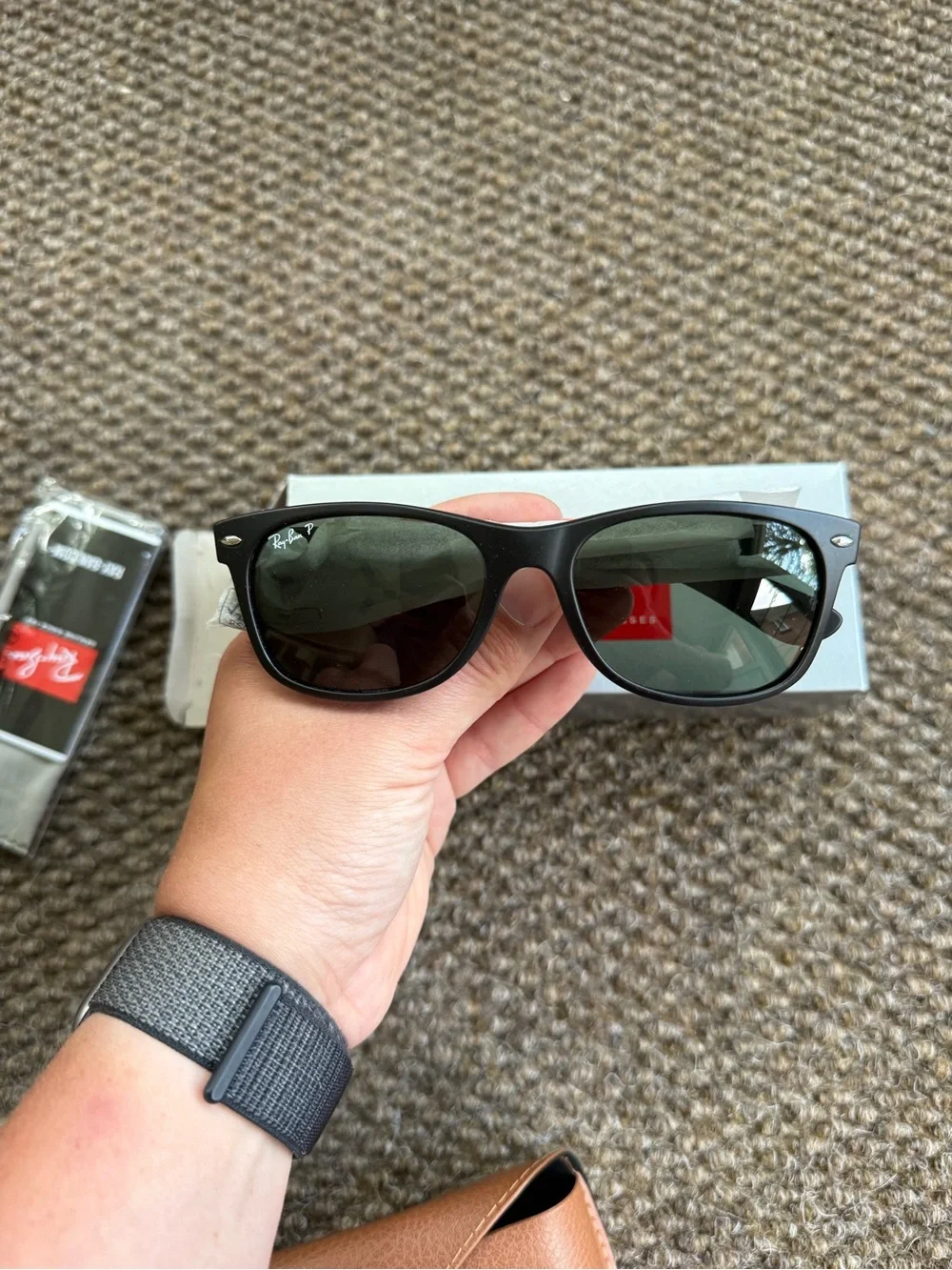 Brand New Ray Ban Polarized New Wayfarer Sunglasses RB2132 Size 55